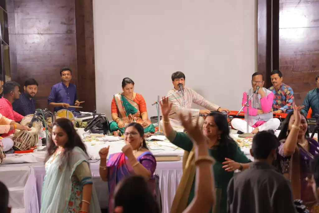 Krushna Vase Kan Kan Man Bhajan by Sadashiv Dave - ShivNaad